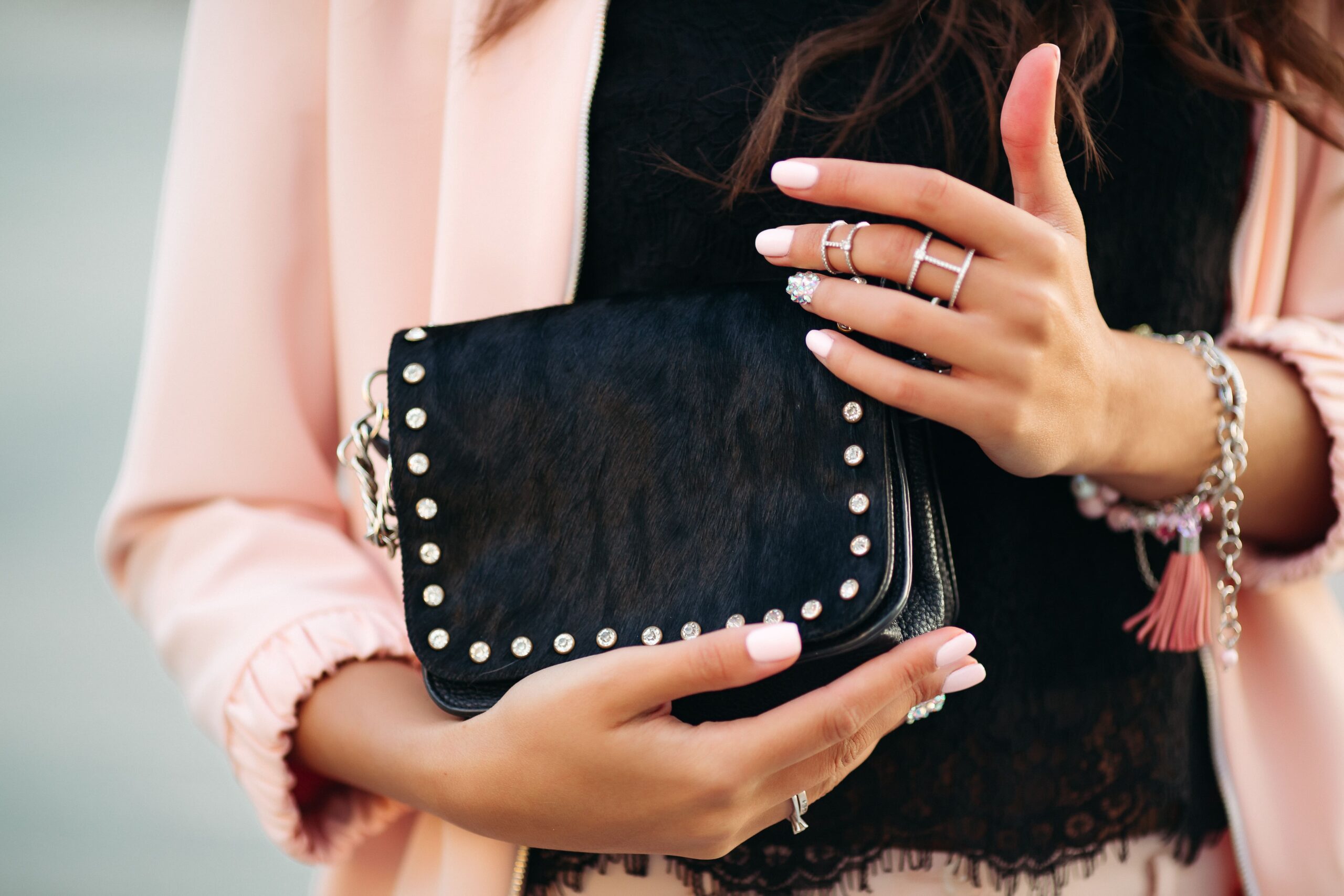 The Art of Accessorizing: How Pakistani Women Are Redefining Elegance with Zenana